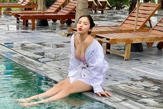Lâu lâu Hoa hậu Kỳ Duyên mới đăng ảnh diện bikini, dân tình đổ dồn sự chú ý vào vòng một nóng bỏng