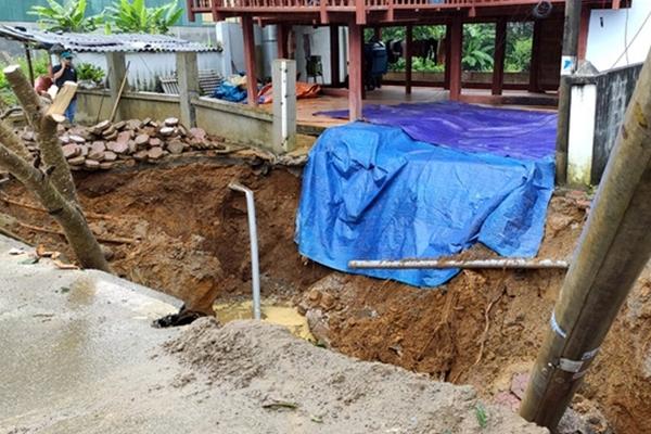 Xuất hiện hố tử thần sau tiếng nổ lớn nuốt chửng sân nhà dân-2