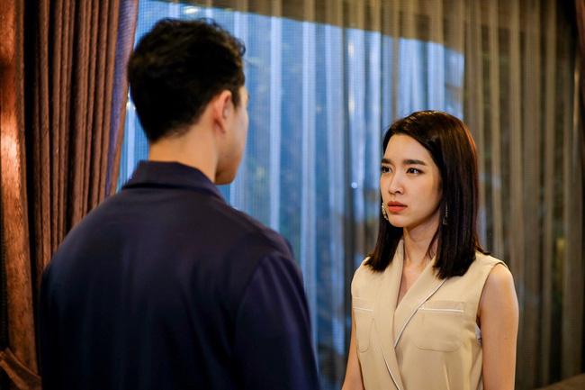 Khách tới nhà, chồng bối rối chỉ vào vợ và giới thiệu là giúp việc, tôi thì thầm 1 câu khiến anh bẽ bàng-1