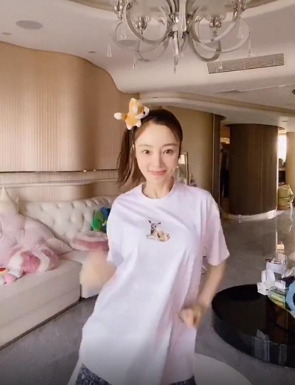 Mỹ nhân cắm sừng Lý Tiểu Lộ bị chê ở bẩn-4