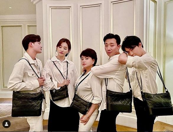 Trúc Nhân bị nhắc khéo mua túi Chanel đồng phục với hội bạn thân Trấn Thành-3