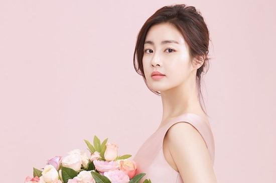 'Tình cũ Hyun Bin' Kang So Ra chuẩn bị kết hôn