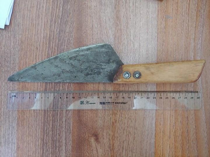 Hà Nội: Bắt nam sinh 17 tuổi dí dao bầu khống chế xe ôm-2