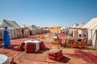 Trải nghiệm cắm trại giữa lòng sa mạc nóng nhất hành tinh
