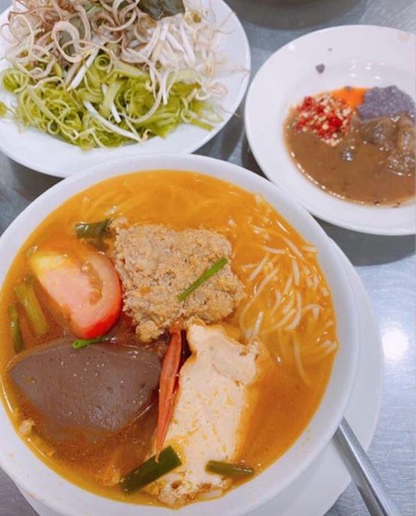 Gánh bún riêu yêu thích của Thúy Ngân-1