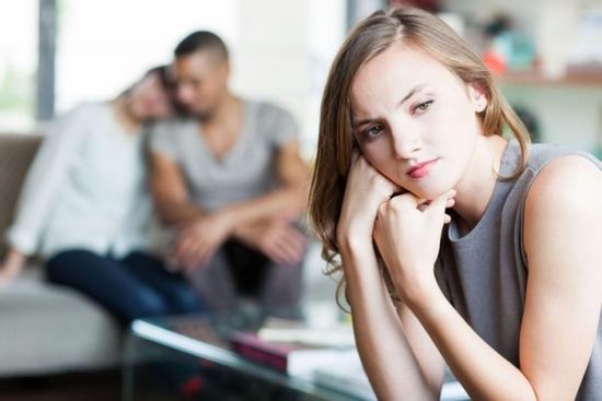 Phụ nữ thông minh có nên đánh ghen khi chồng ngoại tình?
