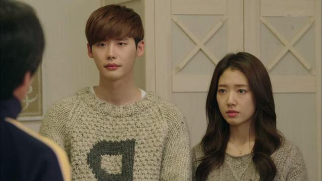 Đưa bạn gái về ra mắt, nhưng khi cô ấy vừa cất lời thì em trai bỗng quỳ sụp xuống nói xin lỗi-1