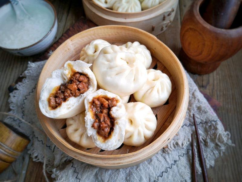 Hạn chế ra ngoài, các mẹ làm bánh bao nhân thịt để cả nhà ăn sáng vừa ngon vừa đủ chất nhé-4