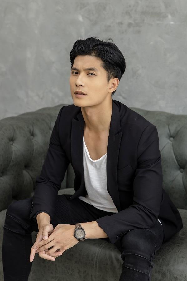 Lộ loạt ảnh Lệ Quyên bên phi công: Nam chính tưởng lạ mà hóa quen-4