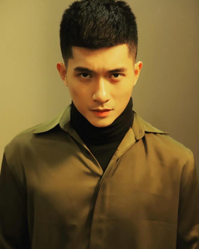 Lộ loạt ảnh Lệ Quyên bên phi công: Nam chính tưởng lạ mà hóa quen-6