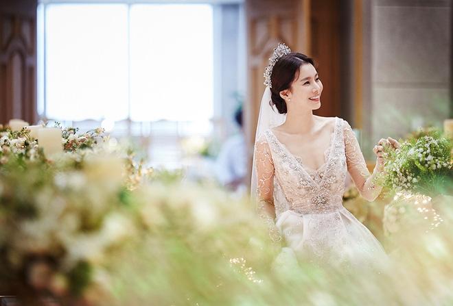 Tập thể người yêu cũ từ Song Hye Kyo đến Kang Sora kết hôn hết lượt, bao giờ Hyun Bin mới được sắm vai chú rể?-17