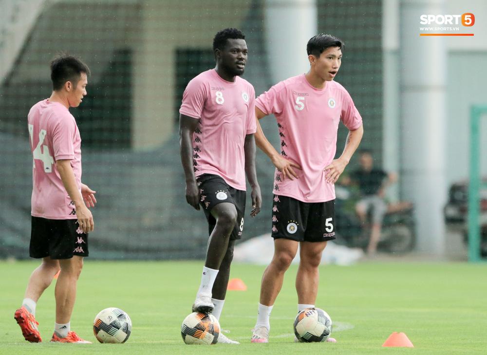 Đoàn Văn Hậu lộ body vạm vỡ, chiều cao khủng sau một năm sang Hà Lan thi đấu-4