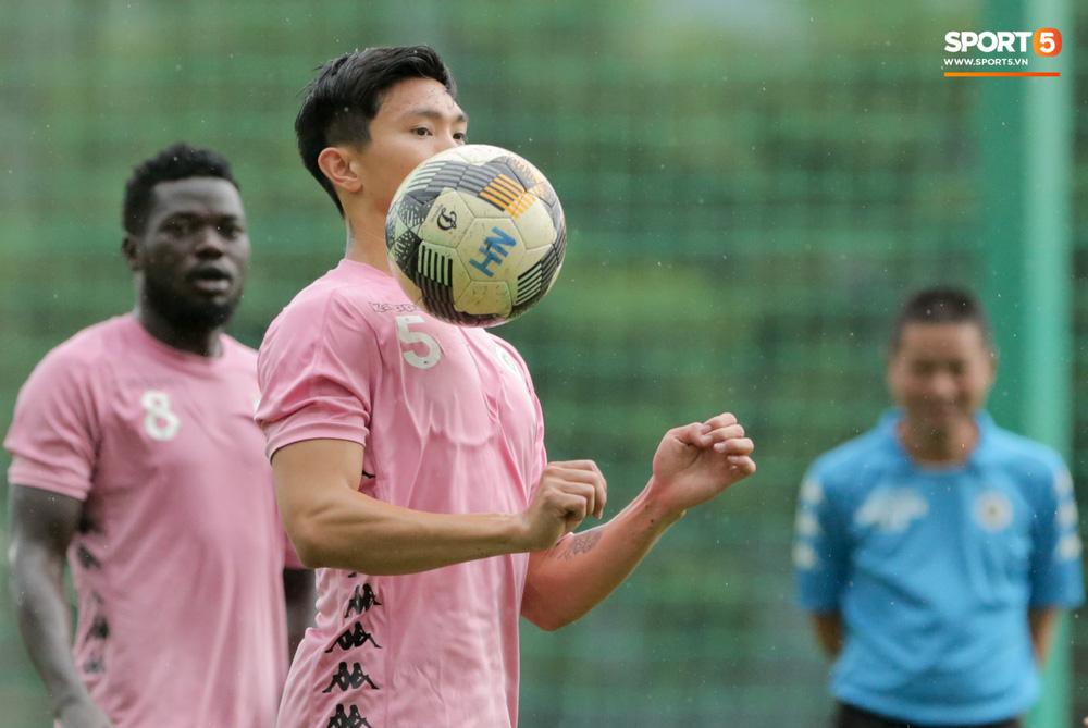 Đoàn Văn Hậu lộ body vạm vỡ, chiều cao khủng sau một năm sang Hà Lan thi đấu-5
