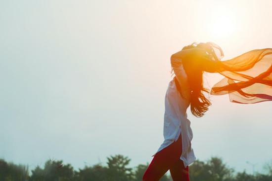 Trăng non Sư Tử và nguồn năng lượng mạnh mẽ để 12 chòm sao trở thành một phiên bản mới của chính mình trong 2 tuần tới