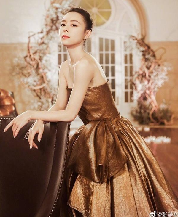 Lý Nhược Đồng và những người đẹp showbiz giấu tuổi thật-7