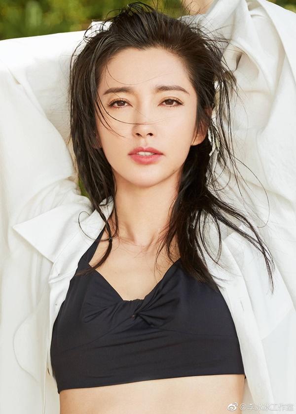 Lý Nhược Đồng và những người đẹp showbiz giấu tuổi thật-9