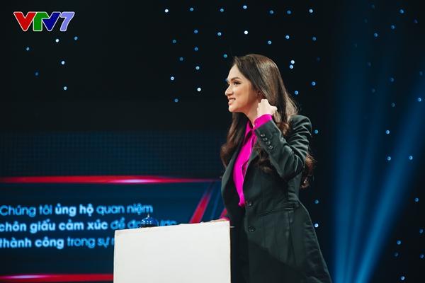 Hương Giang - Tóc Tiên đối đầu nảy lửa trên sóng truyền hình-3