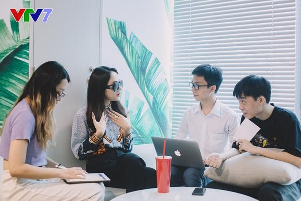 Hương Giang - Tóc Tiên đối đầu nảy lửa trên sóng truyền hình-4