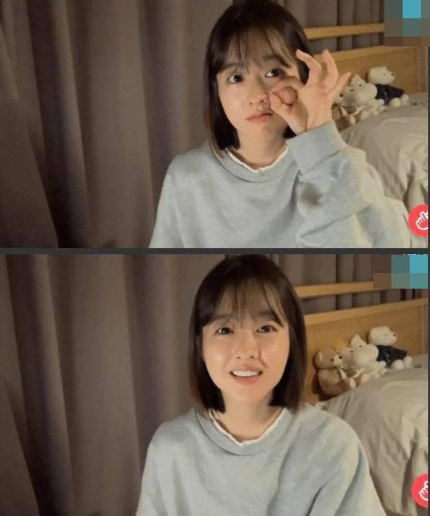 Tối 17/8, Park Bo Young livestream trò chuyện với người hâm mộ. Nữ diễn viên cho biết thời gian qua cô không có nhiều hoạt động cá nhân nên thường ở nhà, chính vì vậy đã bị tăng 3kg. Người đẹp cũng hài hước tự ví mình với nhân vật hoạt hình Anpanman. Dù vậy, nhiều người hâm mộ vẫn khen ngợi ngoại hình xinh đẹp, không mấy khác biệt của 