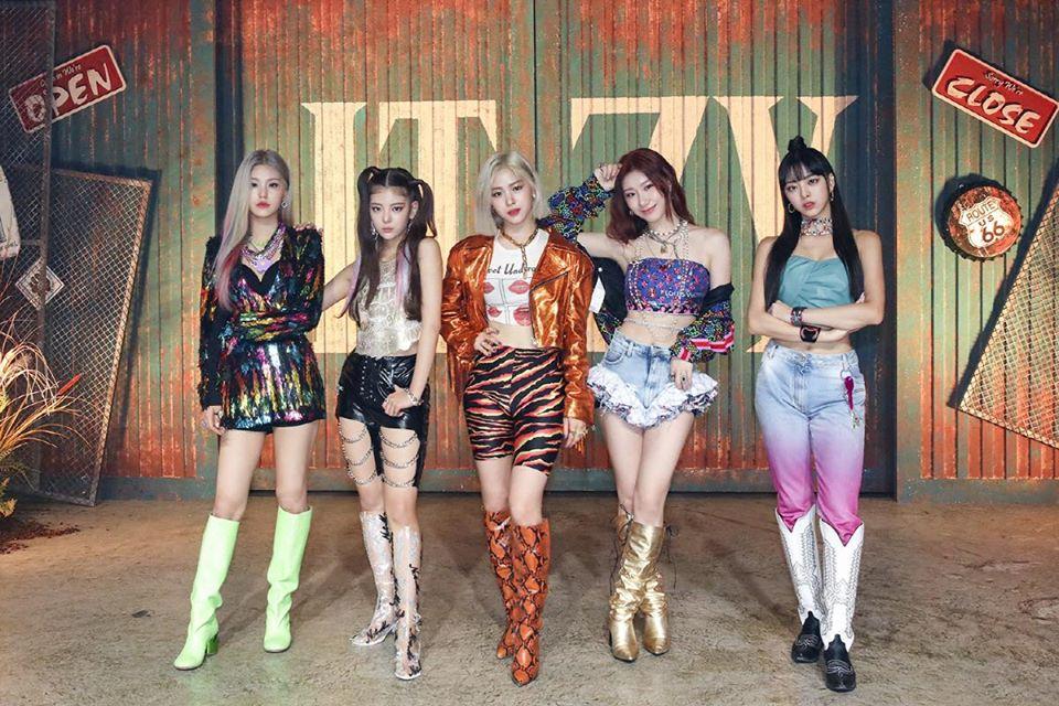 Nhóm nhạc nữ ITZY gây ấn tượng với 200.000 bản đặt trước cho mini album 