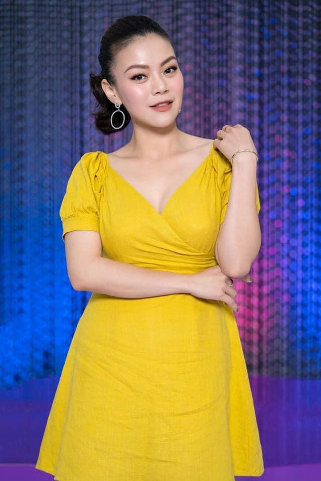 Hải Yến Idol vắt sữa cho con trong khu cách ly của bệnh viện-3