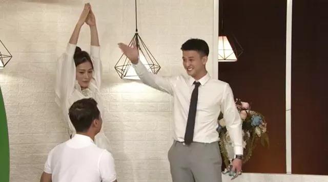 Thanh Sơn bắt trend cầu hôn Huỳnh Anh dưới tháp Eiffel-2