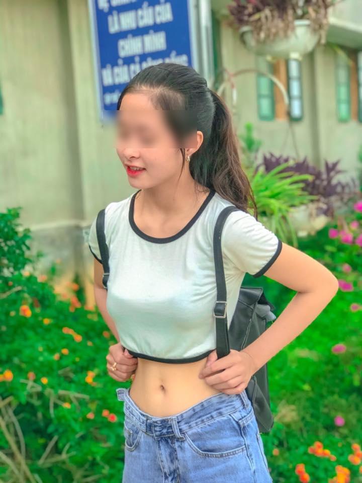 Quay clip ưỡn ẹo ở trung tâm thương mại còn mắng người khác, gái xinh bị ném đá sấp mặt-5