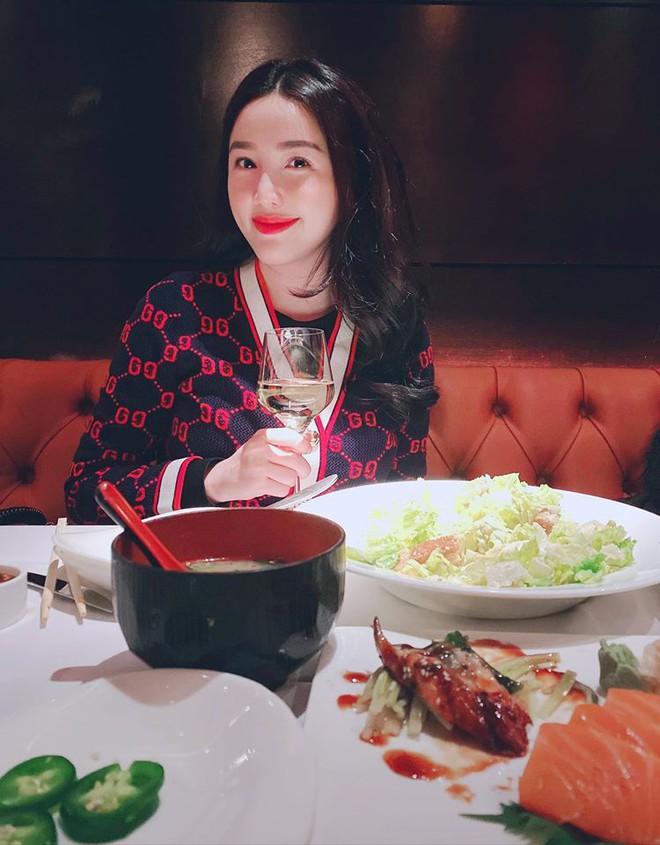 Đang bị nghi mang thai với chồng đại gia, Bảo Thy lên sóng truyền hình với gương mặt tròn xoe-7