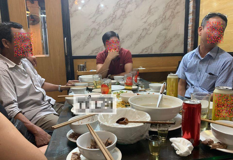 Dở khóc dở cười: Gặp mặt bàn chuyện cưới con, 2 thông gia mải rượu quên luôn việc chính-2