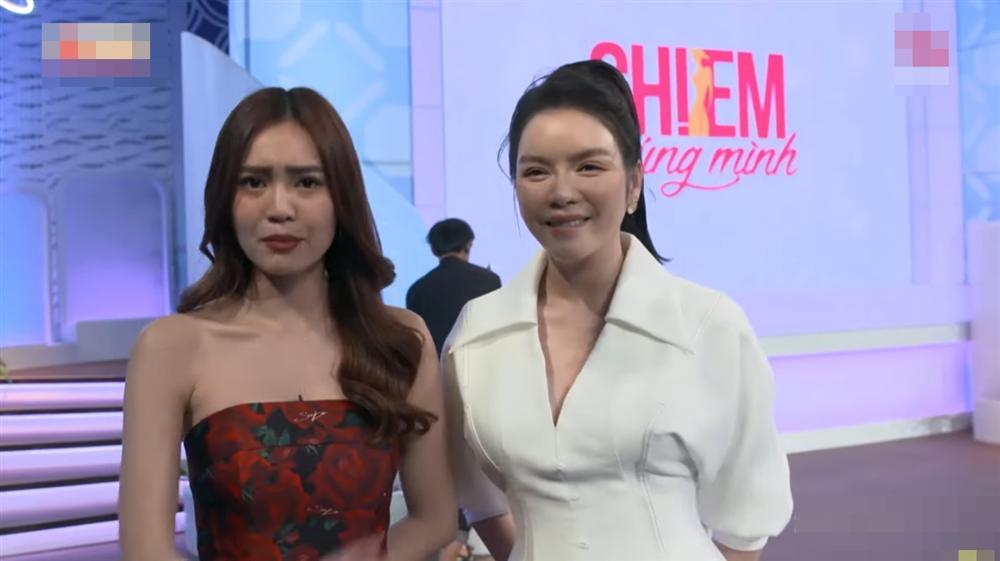 Nhan sắc một trời một vực của mỹ nhân Việt giữa ảnh tự đăng và lúc lên truyền hình-8