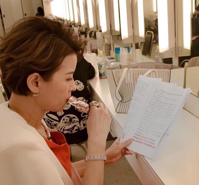 Nàng Hậu châu Á 1985: Quay phim liền 36 giờ, nỗ lực làm việc ở tuổi 56 tạo nên kỳ tích-1