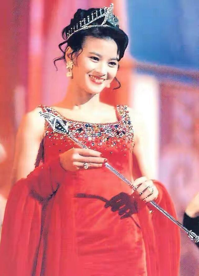 Nàng Hậu châu Á 1985: Quay phim liền 36 giờ, nỗ lực làm việc ở tuổi 56 tạo nên kỳ tích-3