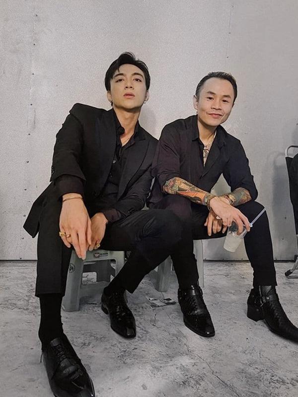 Soobin Hoàng Sơn chụp ảnh cùng Binz. Nhiều khán giả chờ đợi màn hợp tác của hai ngôi sao trong thời gian tới.