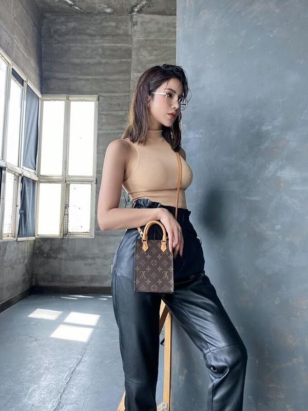 Dù đã là mẹ 2 con nhưng Diệp Lâm Anh vẫn sở hữu vóc dáng "chuẩn không cần chỉnh".