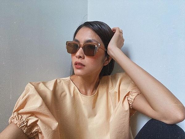 Tăng Thanh Hà khoe góc nghiêng đẹp mê mẩn.