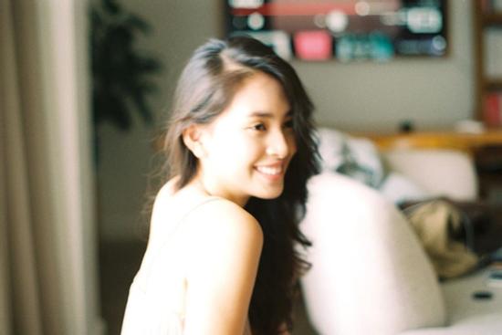 Nước ảnh nhạt nhòa không 'dìm' nổi nhan sắc hoa hậu Tiểu Vy