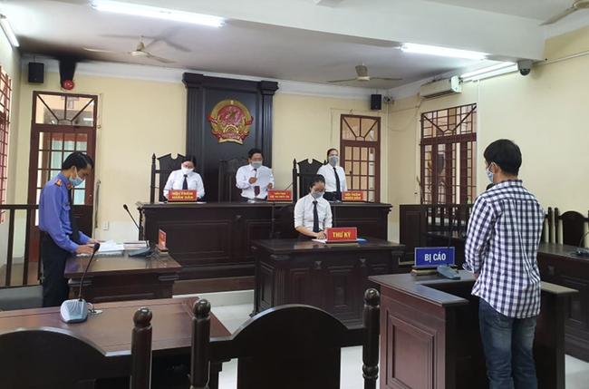 Kẻ bạo hành dã man, dùng tàn thuốc đốt ngực con gái 7 tuổi của vợ hờ lãnh án 8 năm tù-6