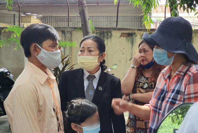 Kẻ bạo hành dã man, dùng tàn thuốc đốt ngực con gái 7 tuổi của vợ hờ lãnh án 8 năm tù-7