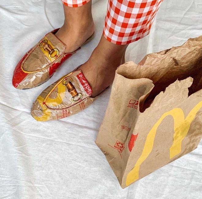 Nữ sinh nổi tiếng nhờ dùng vỏ mỳ tôm may quần áo-4