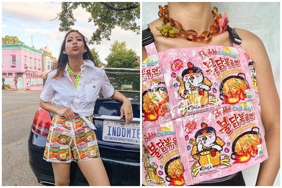 Nữ sinh nổi tiếng nhờ dùng vỏ mỳ tôm may quần áo