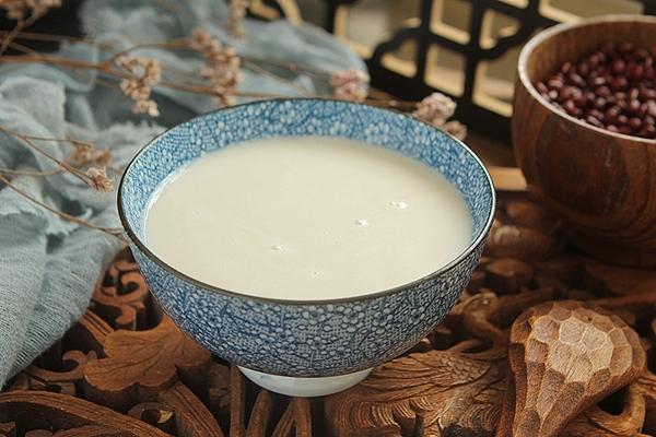 Muốn da căng mịn ẩm mượt thì các mẹ không thể bỏ qua món sữa ngũ cốc ăn sáng thơm ngon mà làm lại rất nhanh-5