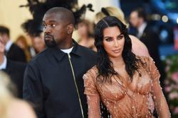 Kanye West chưa muốn về nhà với vợ con