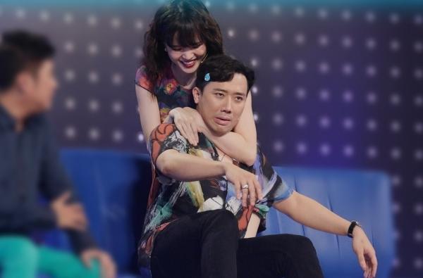 Khoảnh khắc bất ngờ được dân mạng đào lại: Thiều Bảo Trâm ôm Trấn Thành, Sơn Tùng ôm Hari Won-1