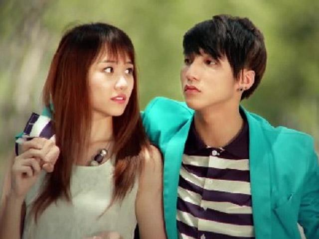 Khoảnh khắc bất ngờ được dân mạng đào lại: Thiều Bảo Trâm ôm Trấn Thành, Sơn Tùng ôm Hari Won-4