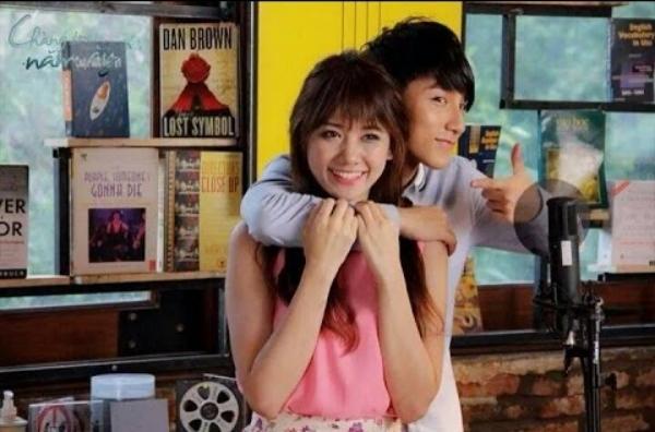 Khoảnh khắc bất ngờ được dân mạng đào lại: Thiều Bảo Trâm ôm Trấn Thành, Sơn Tùng ôm Hari Won-6