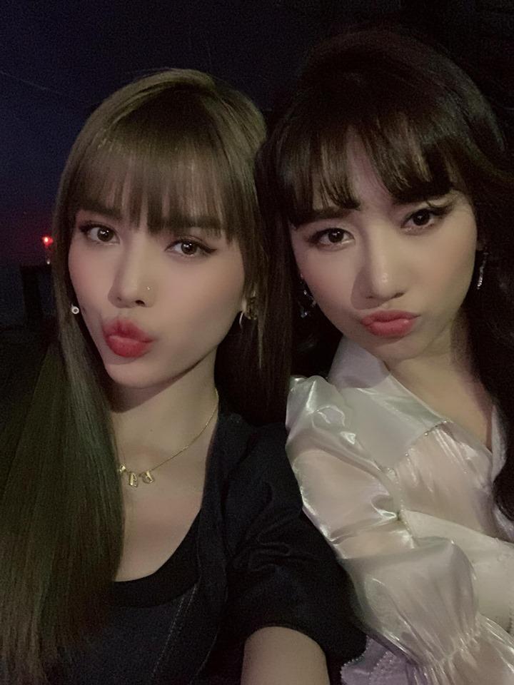 Khoảnh khắc bất ngờ được dân mạng đào lại: Thiều Bảo Trâm ôm Trấn Thành, Sơn Tùng ôm Hari Won-7