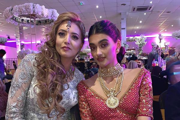 Mẹ U50 chiếm spotlight khắp cõi mạng vì bị nhầm là người yêu con trai-9