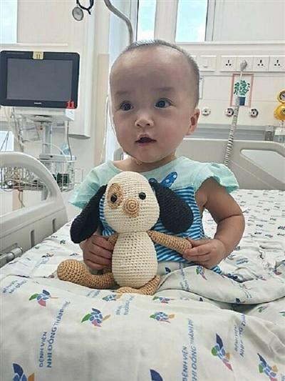 Cặp song sinh Trúc Nhi - Diệu Nhi háo hức ăn những thìa cháo thịt đầu tiên-2