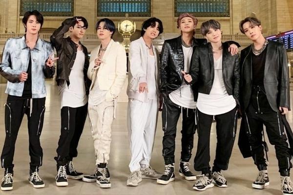 Bên cạnh Sunmi và HyunA, nữ hoàng sân khấu nào khiến fan phát cuồng mọi lúc?-9