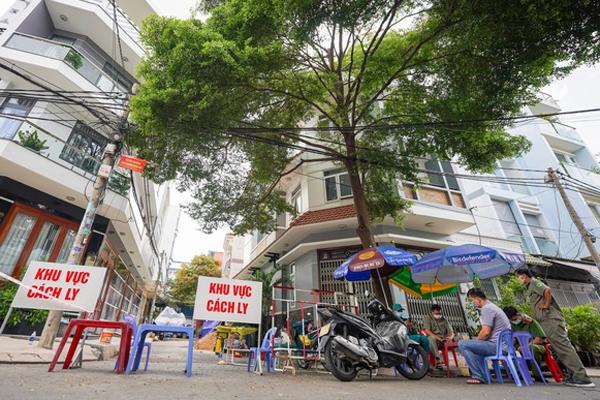 Quận Tân Phú phong tỏa 17 căn nhà vì ca tái dương tính SARS-CoV-2-1